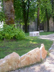 Place de l’Eglise <BR> Cherves Richemont (16)